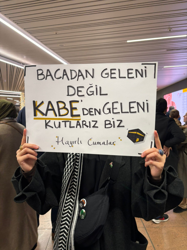 İki kafile halinde gelen umrecilerimiz coşkuyla karşılandı